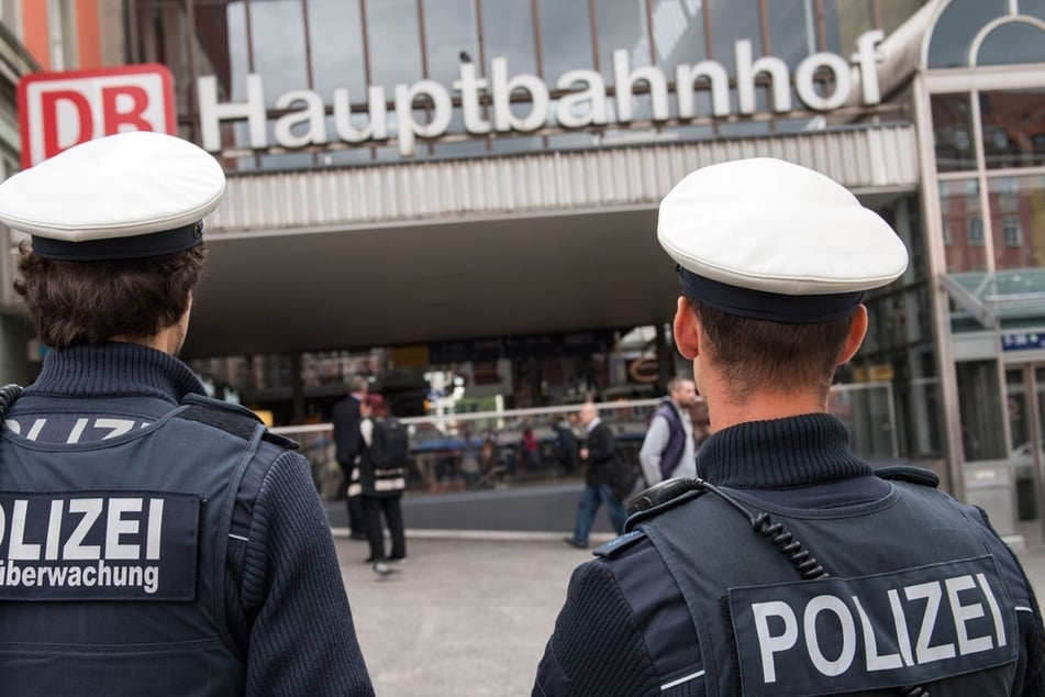 Die Bundespolizei ermittelt gegen zwei Frauen wegen Körperverletzung. (Symbolbild)