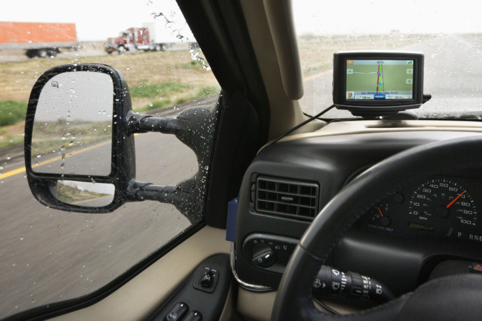 Ein Navigationsgerät hat einen Lkw-Fahrer in Oberfranken ganz schön in die Bredouille gebracht. (Symbolbild)