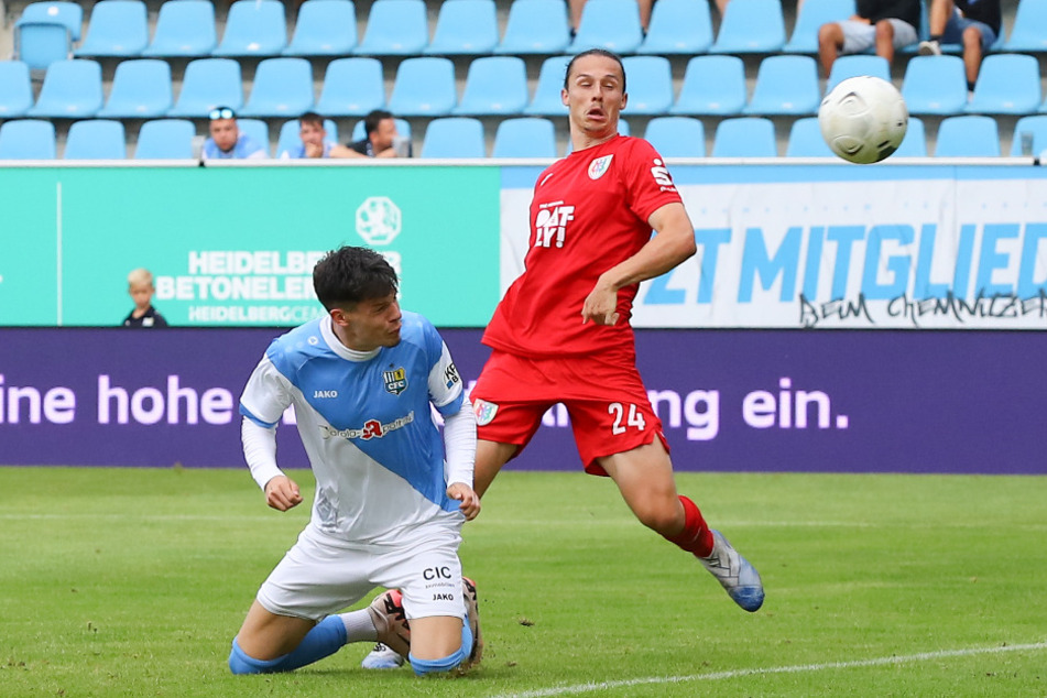 Niclas Walther (l.) köpft für den CFC den Ausgleich in der 70. Minute.