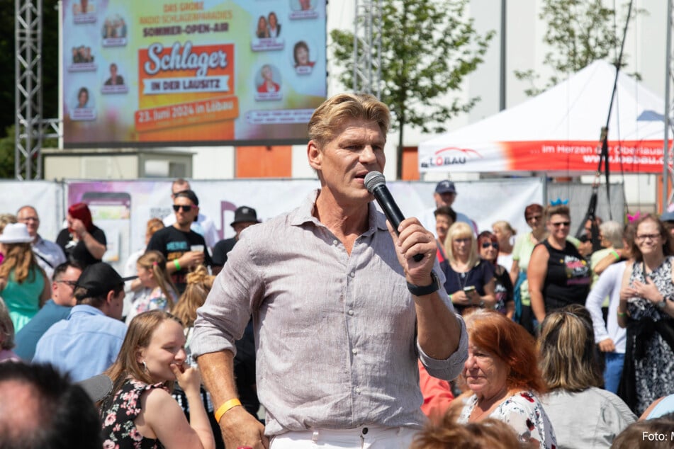 In Löbau treffen sich Schlagerfans für einen Tag voller Musik und Emotionen.