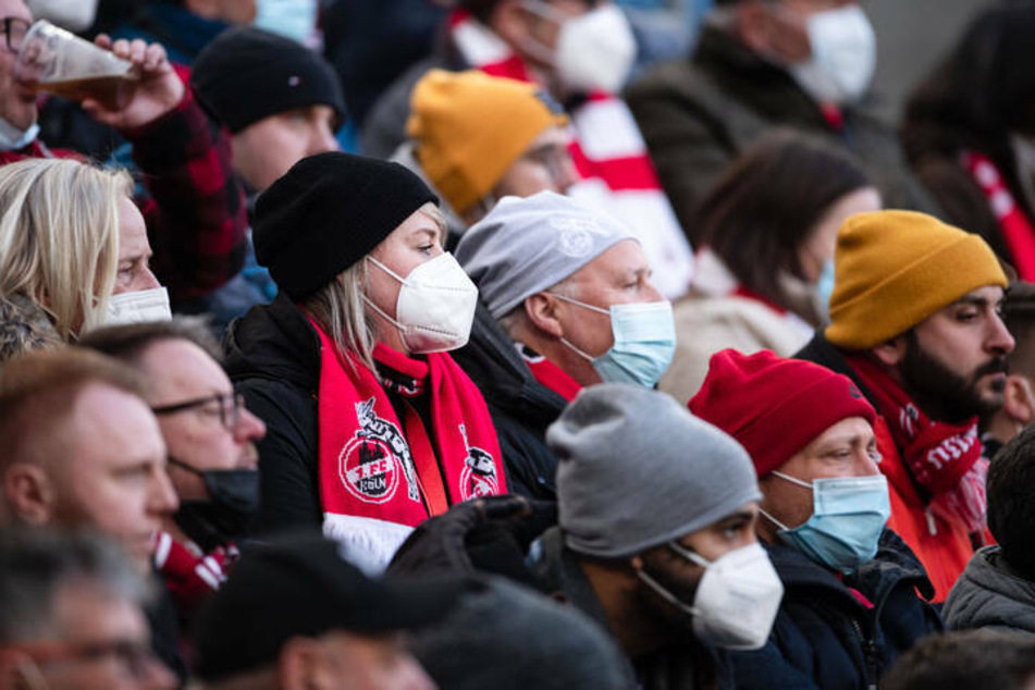 50.000 Fans feuerten ihre Mannschaften im Kölner Rheinenergiestadion an. Dafür gab es von vielen Seiten Kritik.
