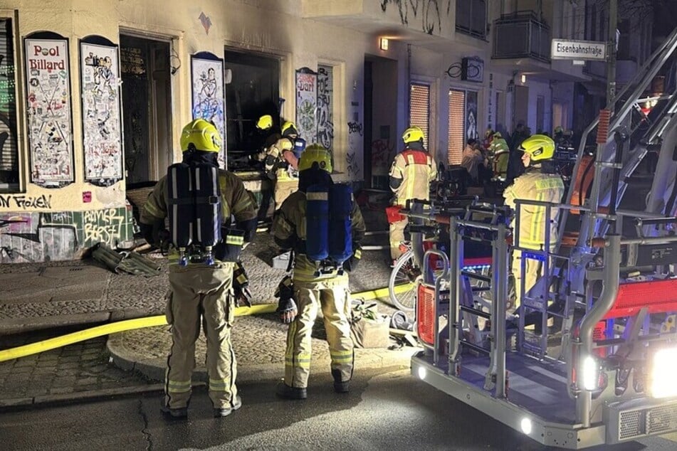 Die Feuerwehr war mit 57 Einsatzkräften vor Ort.