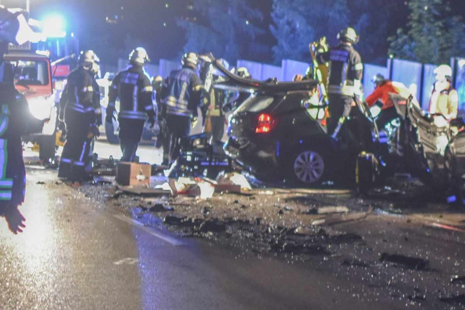 Überholmanöver geht schief: BMW kracht in Gegenverkehr, 47-Jährige stirbt