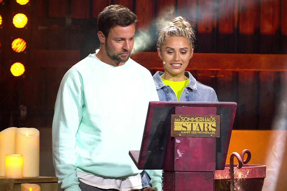 Ben Melzer (34) und seine Verlobte Sissi Hofbauer (25) gewinnen die Ekel-Challenge.