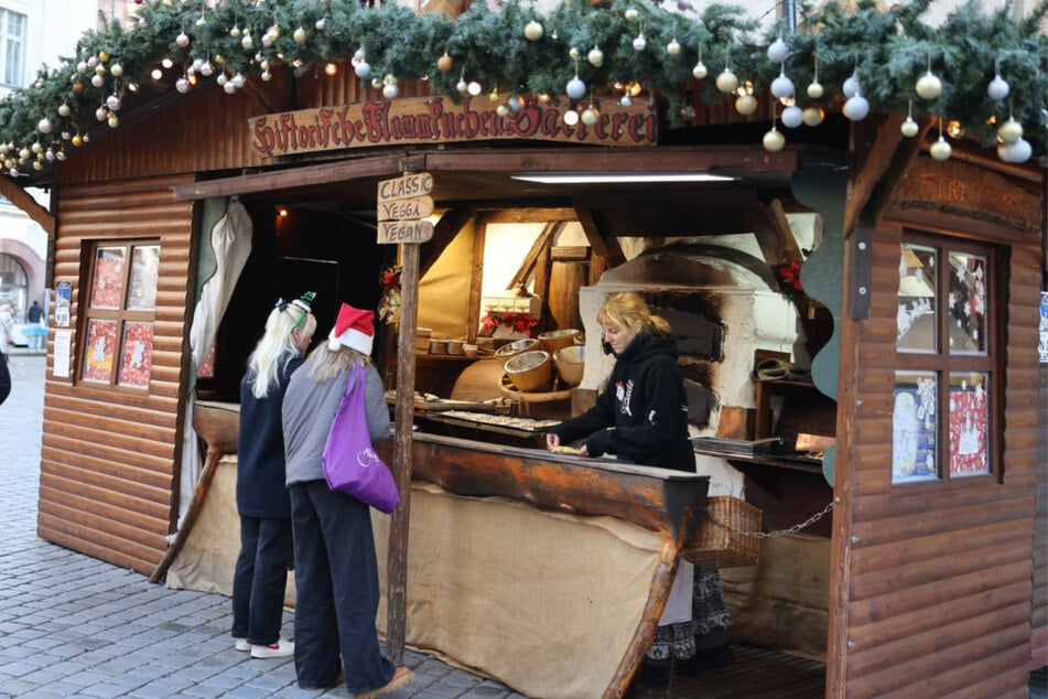 Der Stand befindet sich auf dem Nikolaikirchhof.