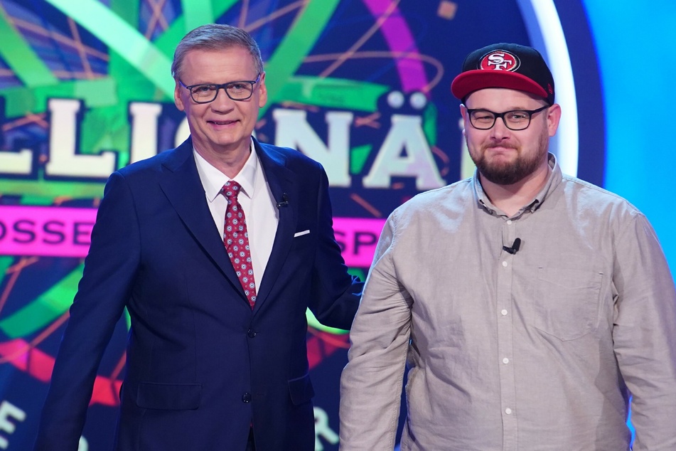 Mit Gottes Segen zum Sieg? Der Hallenser Pastor Lukas Gotter (rechts) zusammen mit "Wer wird Millionär"-Moderator Günther Jauch.