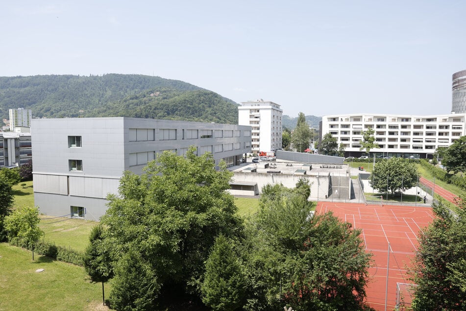 Ein Ex-Schüler (†21) hat an einem Grazer Gymnasium insgesamt neun Menschen getötet. Eine weitere Person verstarb später im Krankenhaus.