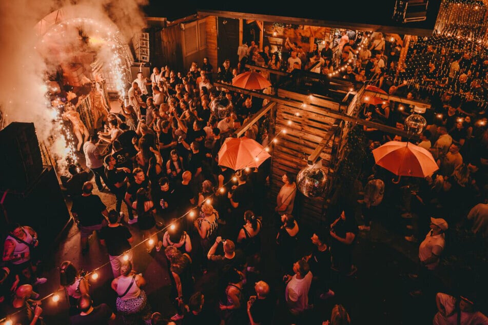 Das TechnoARTig Open Air im Sky Club findet auf vier Floors statt.