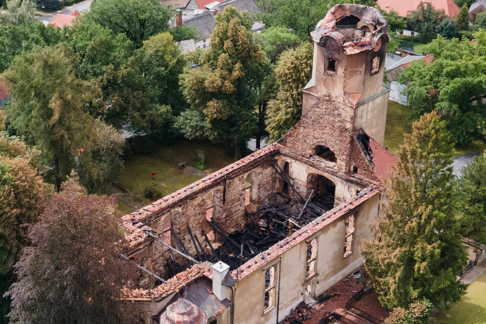 Im Inneren brannte die Stadtkirche komplett aus.