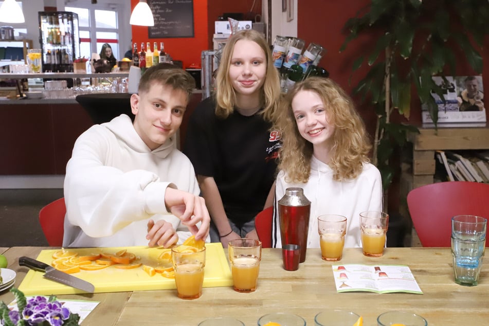 Ein gern belegter Vorbereitungskurs: frische Cocktails mixen ohne Alkohol.
