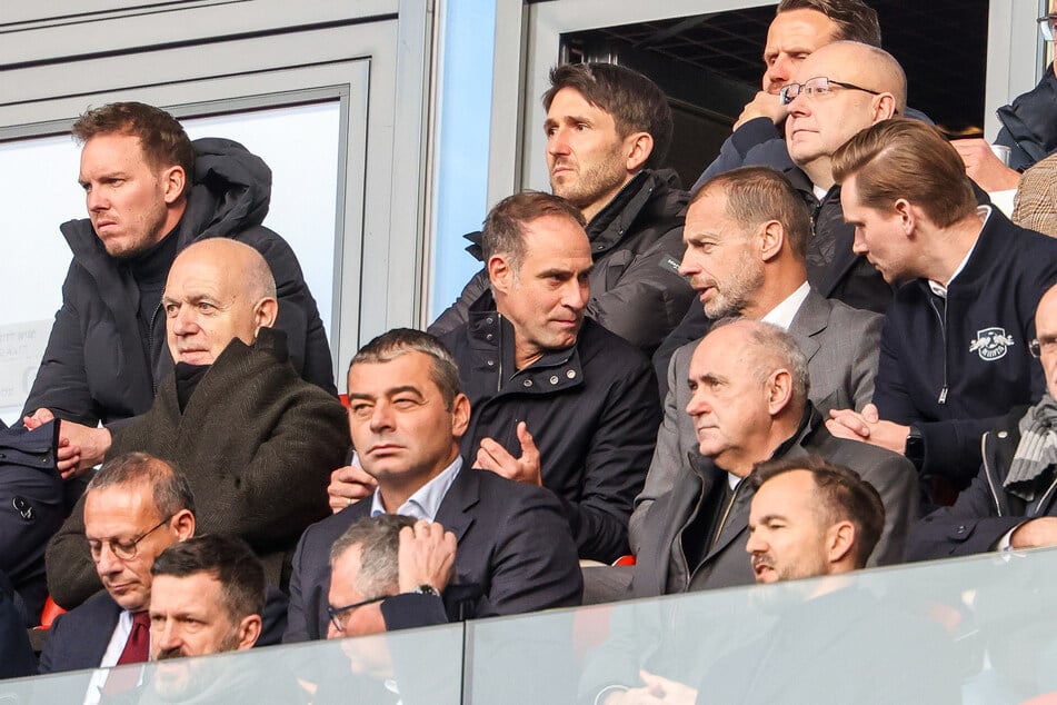 Hoher Besuch in der Red Bull Arena. Bundestrainer Julian Nagelsmann (l-r), Oliver Mintzlaff, Geschäftsführer Red Bull (m.) und Aleksander Čeferin, UEFA-Präsident (m-2.v.r).