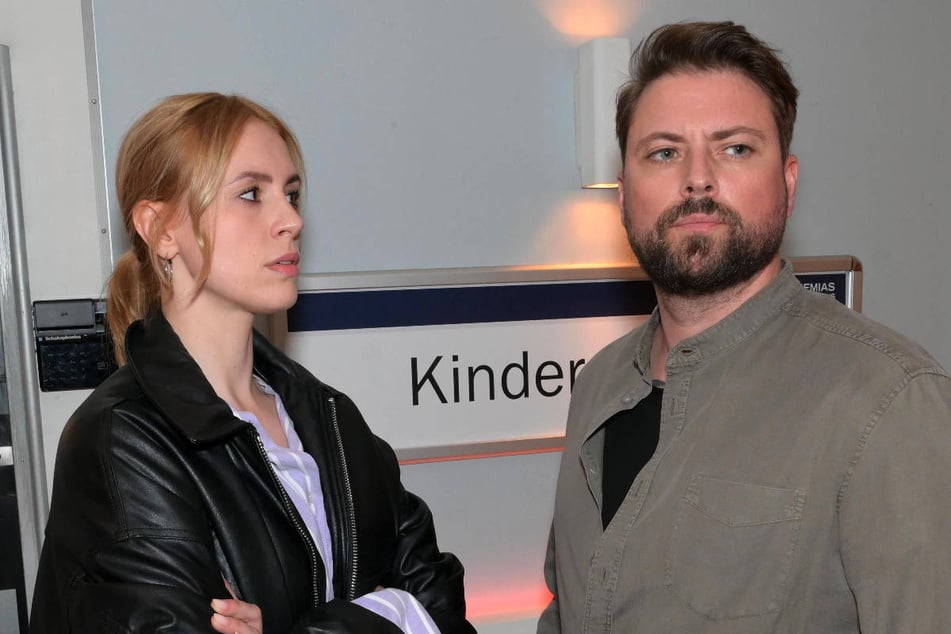 Auch nach Paulinas Tod verweigert das Jugendamt Zoe und John den Zugang zu ihrer leiblichen Tochter.