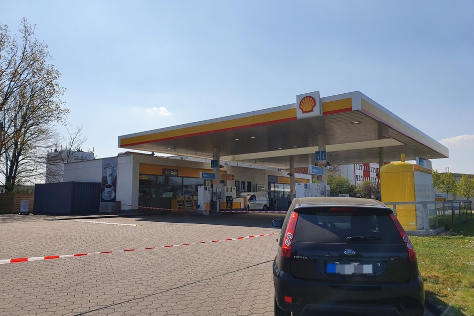 Diese Tankstelle in Köln-Ossendorf wurde am Mittwochmorgen überfallen.