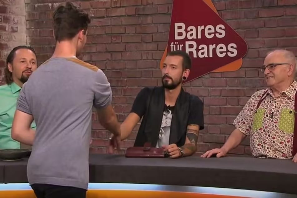 Am Ende kauft Fabian Kahl (34) den Teller für 80 Euro.