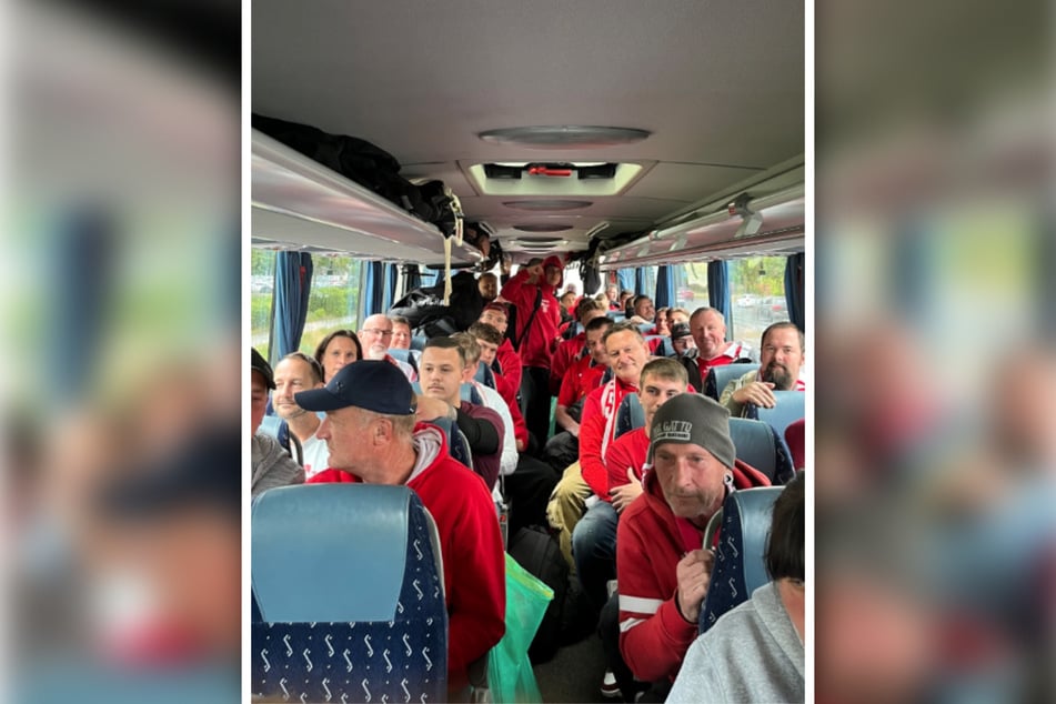 Wegen einer Panne sind die Spieler des FSV Zwickau im Fanbus mitgefahren.