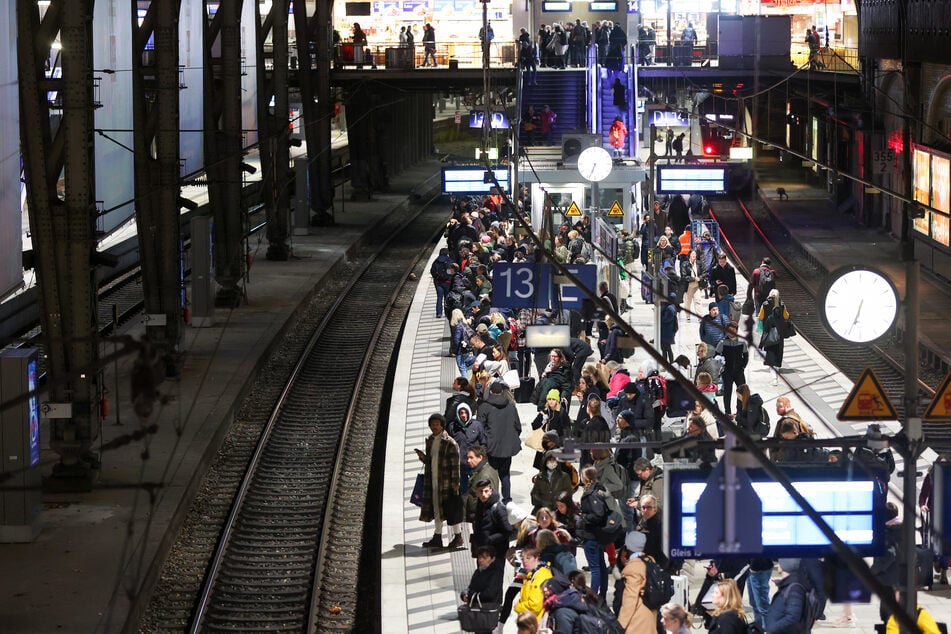 Am Mittwoch kommt es zu Beeinträchtigungen im Bahnverkehr in und um Hamburg. (Archivfoto)