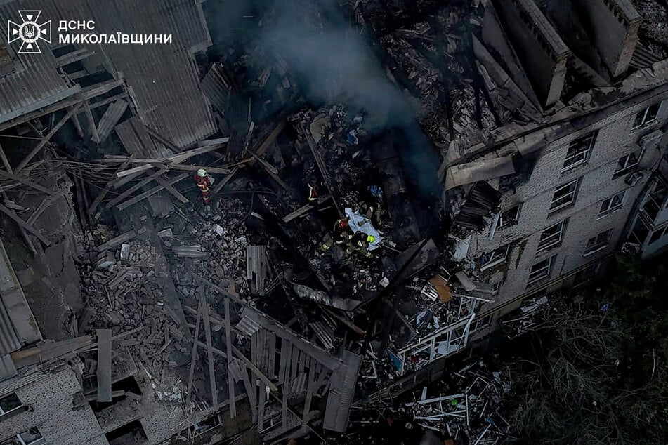 Kyiv came under attack from more than a dozen Russian drones early Sunday, authorities in the Ukrainian capital said as they warned of a missile threat.