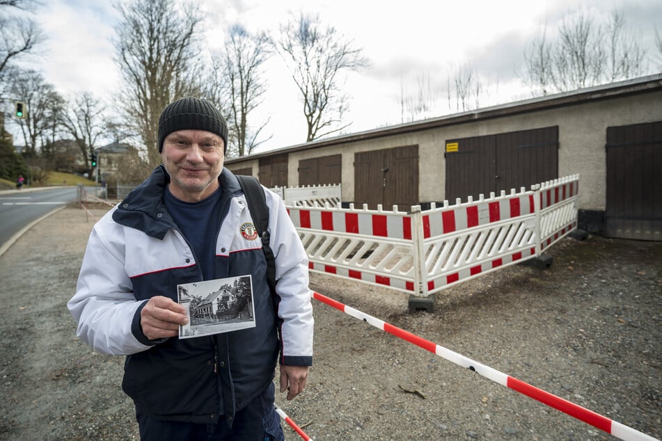 Anwohner Jörg Georgi (61) vermutet, dass das Erdloch wegen eines unverfüllten Kellers entstand.