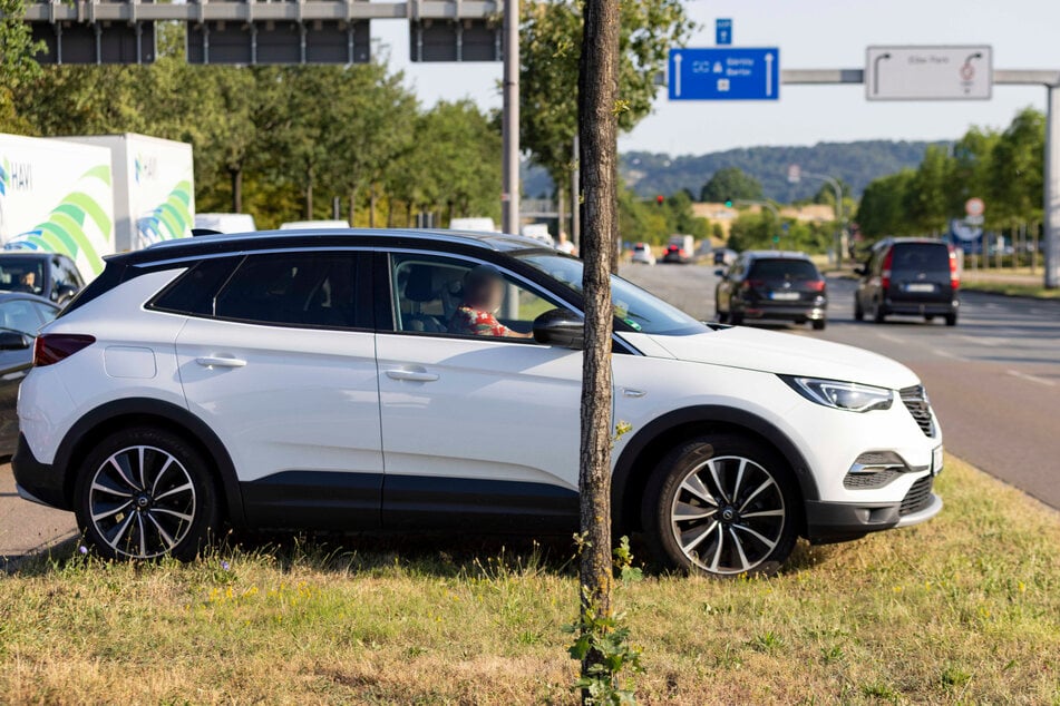 Einige Verkehrsteilnehmer verloren die Geduld und fuhren über den Grünstreifen zurück.