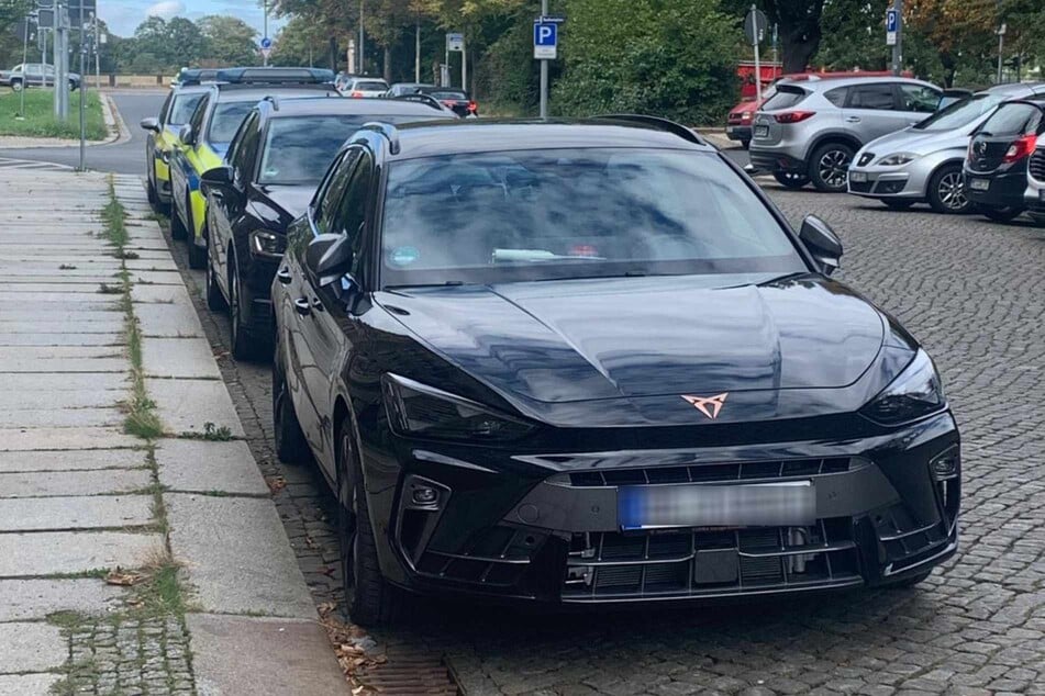 Die zivilen Elektro-Cupras fährt die Polizei jetzt bis 2028.