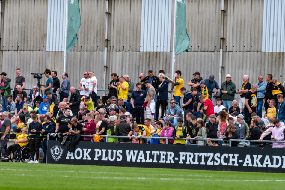 Rund 650 Fans verfolgten das Match von Dynamo Dresden gegen den FK Teplice in der Trainingsakademie.