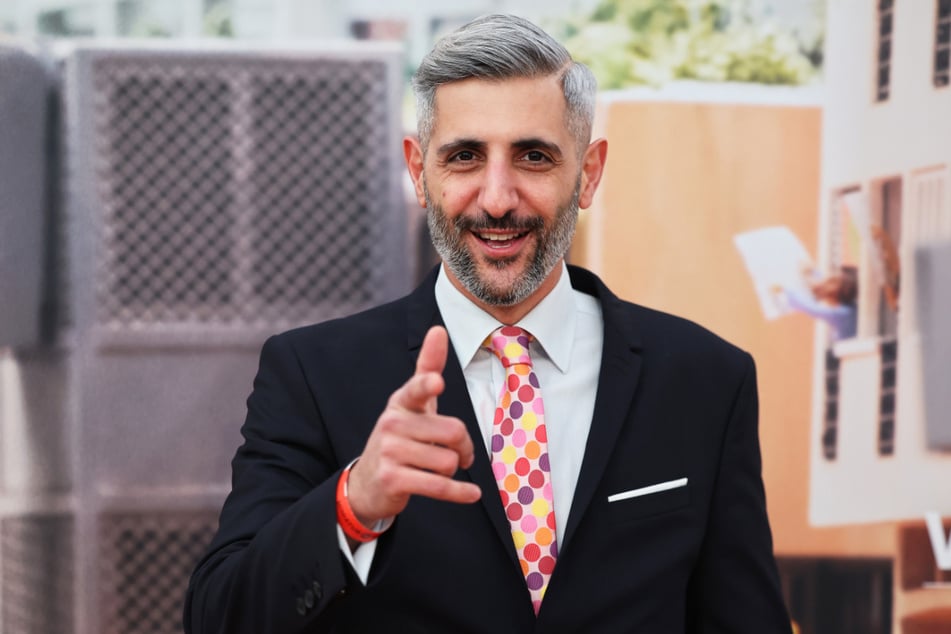 Einer der Gäste bei "3nach9" am Freitagabend ist der Moderator Michel Abdollahi (44).
