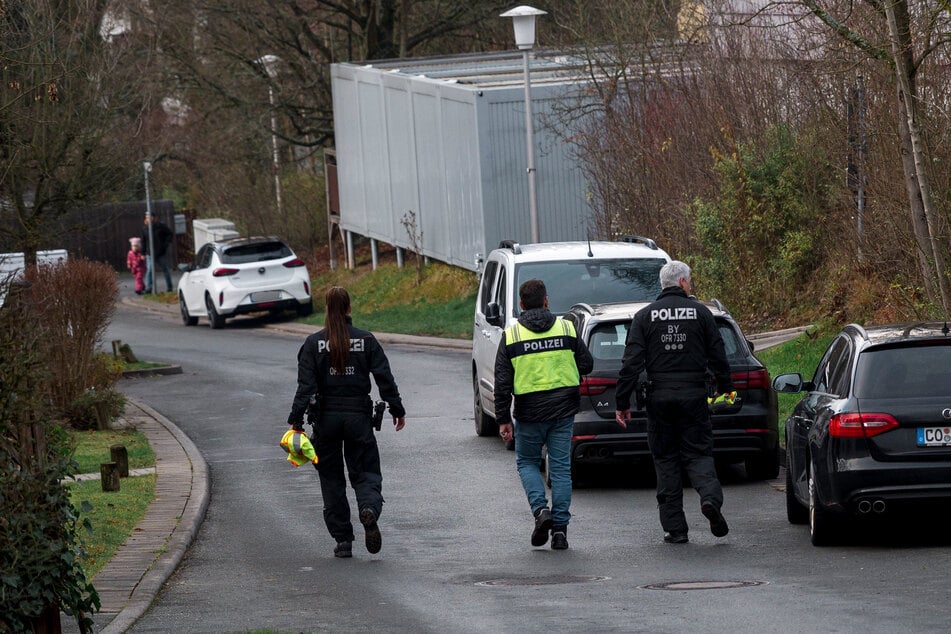Die Leiche der Frau (†40) wurde in einem Lagercontainer beim Arbeitgeber des Mannes (37) gefunden.