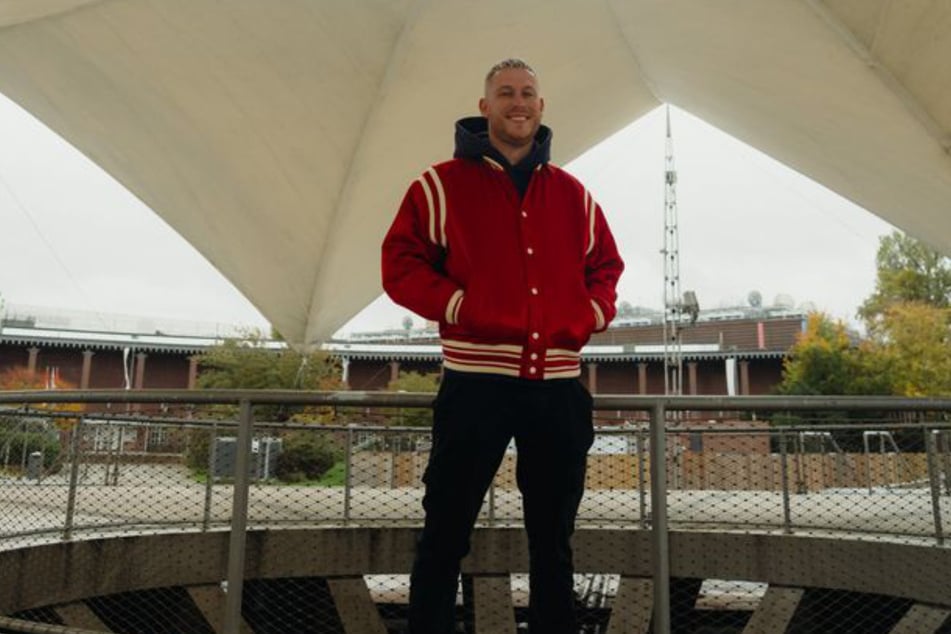 Auf der Open-Air-Bühne des Kölner Tanzbrunnens findet das bislang größte Solo-Konzert des Musikers statt.