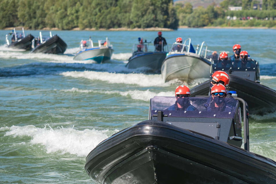 Schlauchboot treibt im Rhein, aber wo ist die Besatzung?!