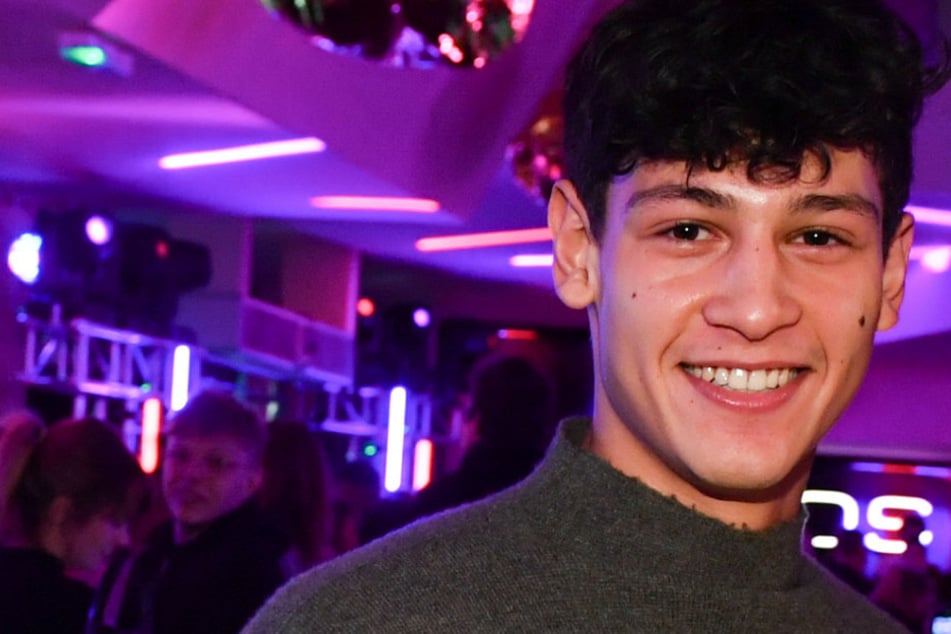 Emilio Sakraya (24) ist zu Gast bei der Fashionschau des Labels William Fan in der Bar Knutschfleck.