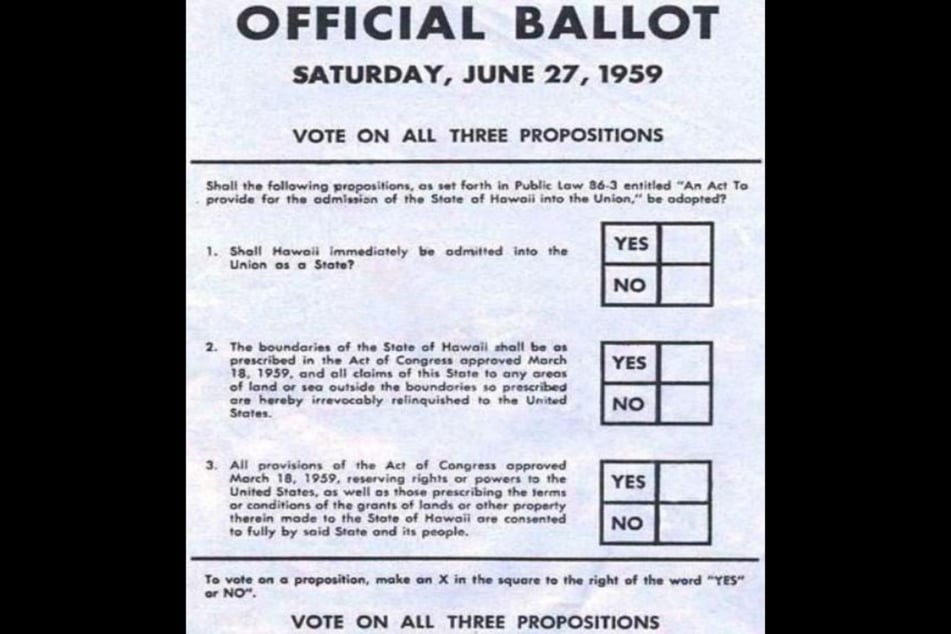 An image shows the ballot utilized in the United States' 1959 "statehood referendum" in Hawai'i.