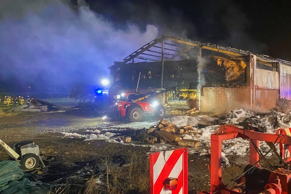 Aufgrund der starken Rauchentwicklung wurde die NINA-Warnapp ausgelöst.
