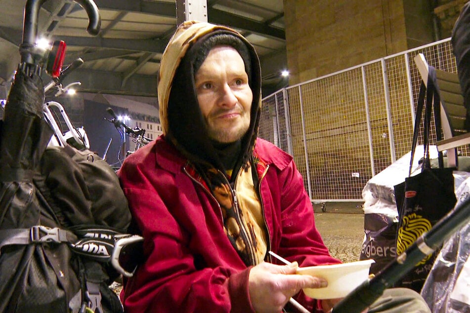 Einige Monate vor der lebensrettenden Operation saß André noch wie üblich mit seiner Angel vor dem Hauptbahnhof.