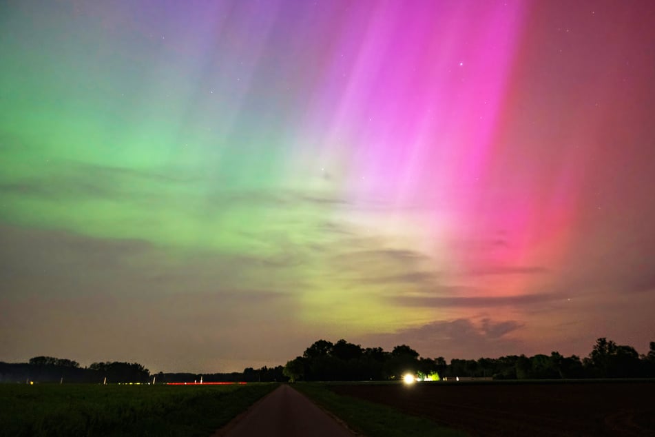 So bunt sah der Himmel vergangene Nacht über Bersenbrück (Niedersachsen) aus. In den nächsten Stunden bietet sich dieser Anblick wohl erneut.