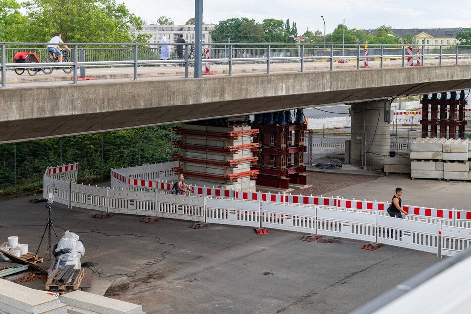 Seit Donnerstag stabilisieren Notstützen das Bauwerk.