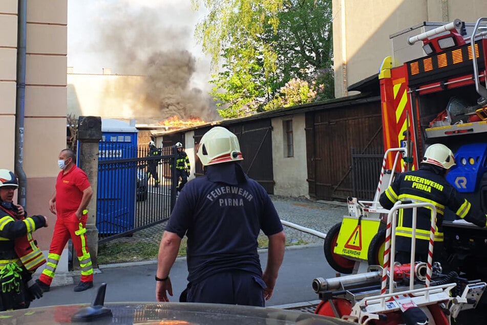 Mit einem Großaufgebot waren die Feuerwehrleute am Brandherd im Einsatz.