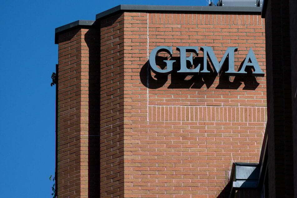 Verdient Geld mit der Kunst und Arbeit der anderen: Die GEMA verwertet die Musikrechte in Deutschland.