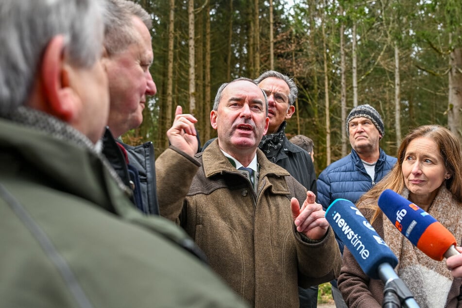 Wirtschaftsminister Hubert Aiwanger (53, Freie Wähler, M.) hat immer wieder den Kontakt zu den Bürger gesucht. Hat sein Anliegen nun in Marktl Erfolg?