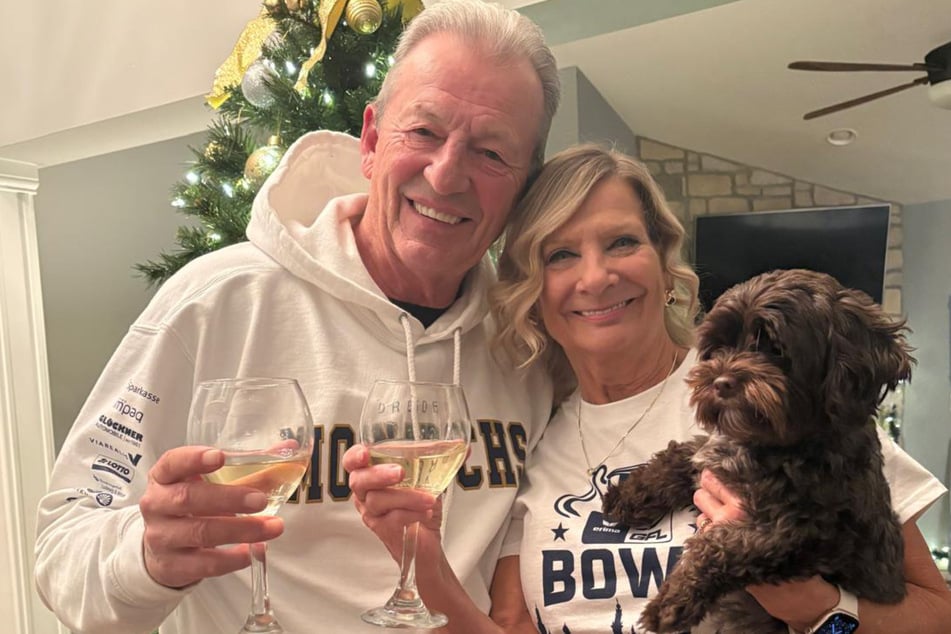 Monarchs-Headcoach Greg Seamon (70) feiert gemeinsam mit seiner Frau Vickie und 27 Familienmitgliedern in den USA.