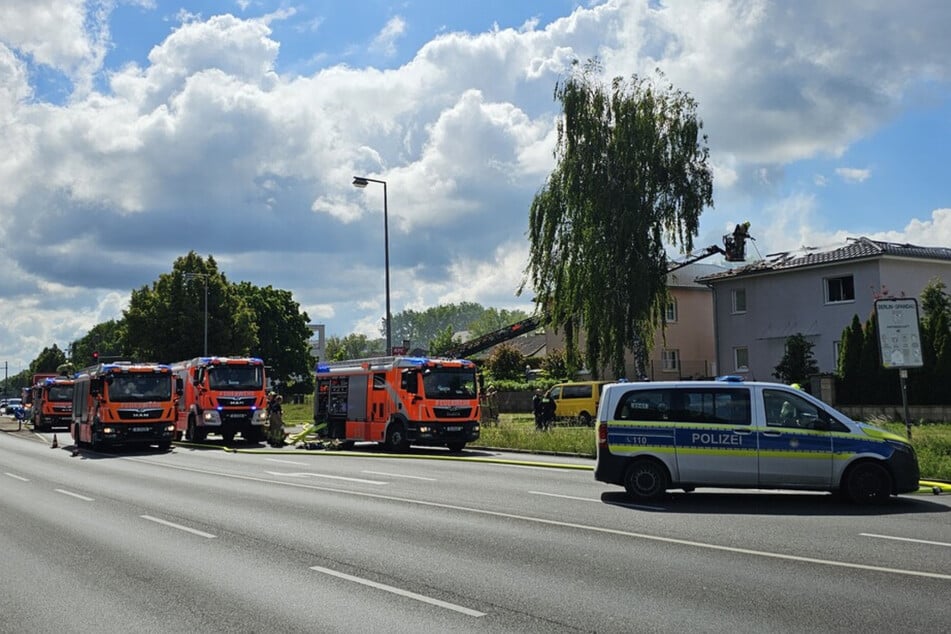 Zu dem Einsatz wurden 55 Feuerwehrkräfte alarmiert.
