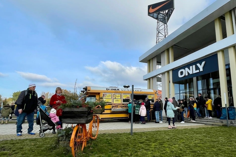 Eine halbe Stunde von Dresden entfernt könnt Ihr am Mittwoch (19.11.) trotz Feiertag shoppen.