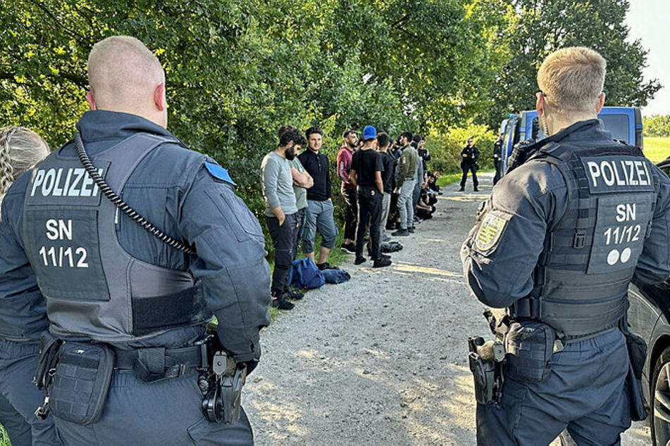 Immer wieder greifen Polizisten im sächsischen Grenzland illegale Flüchtlinge auf. Die Schleuser sind oft auch Ukrainer.