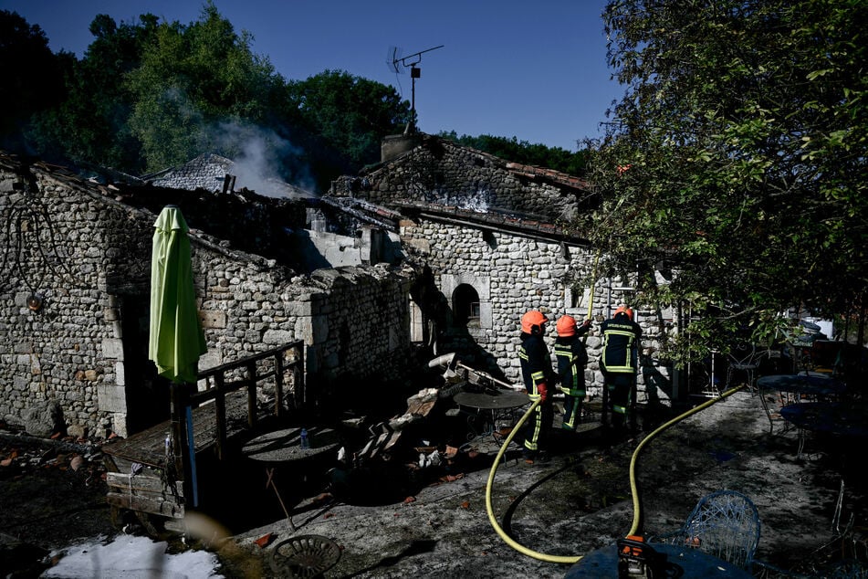 Innerhalb von 20 Minuten waren Einsatzkräfte der Feuerwehr vor Ort. Für drei Menschen kam dennoch jede Hilfe zu spät.