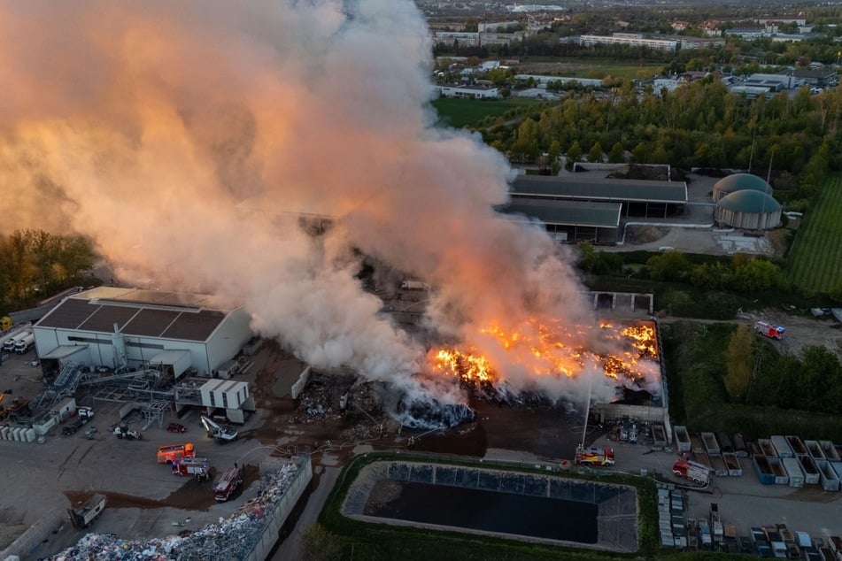 Nach tagelangen Löscharbeiten: Brand auf Mülldeponie ist endlich gelöscht