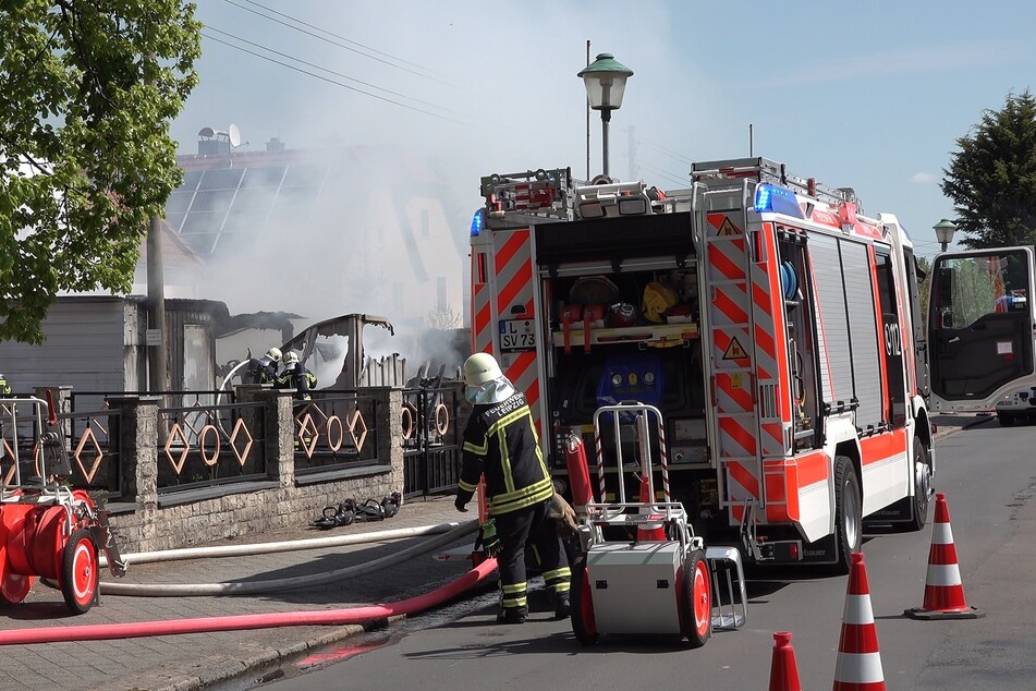 Die Feuerwehr wurde am Samstagmittag nach Leipzig-Lindenthal alarmiert.