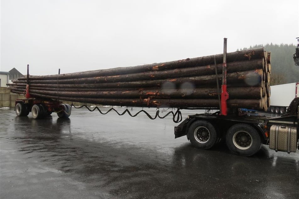 ... hatte dieser Zeitgenosse satte 15,5 Tonnen zu viel "Holz vor der Hüttn".