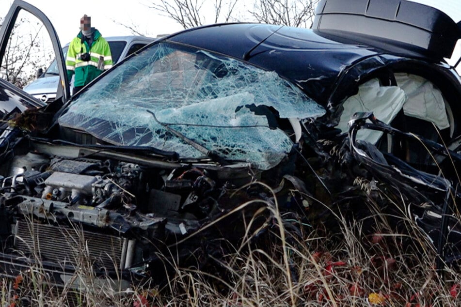 Die 54 Jahre alte Fahrerin wurde bei dem Unfall lebensbedrohlich verletzt. Sie starb wenig später im Krankenhaus.
