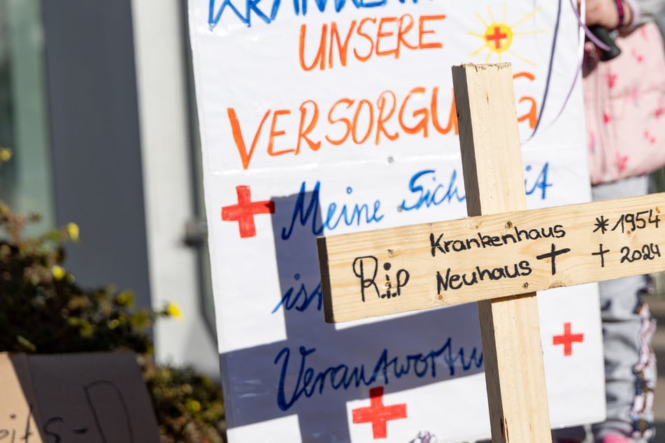 Demo gegen geplante Schließung von Krankenhaus in Südthüringen