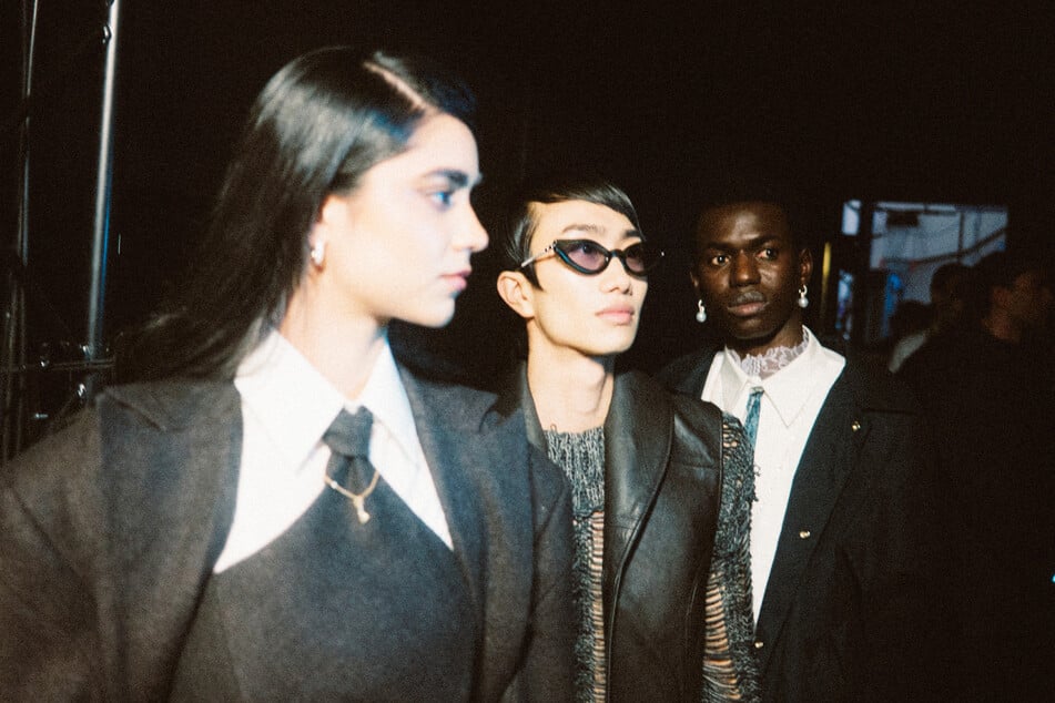 Viele Labels auf der Berlin Fashion Week beweisen, dass innovative Designs und verantwortungsvolles Handeln Hand in Hand gehen können.