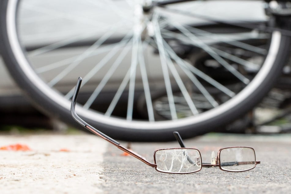 Für den 90 Jahre alten Radfahrer kam laut Polizei jede Hilfe zu spät. (Symbolbild)